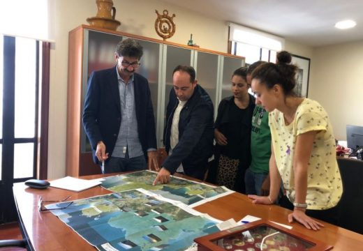 José Manuel Pequeño e Walter Pardo analizan o proxecto da Senda dos Faros de Malpica